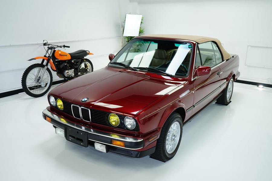  BMW 325i Convertible (Calypso Red) 1990 года  (фото 14 из 190)